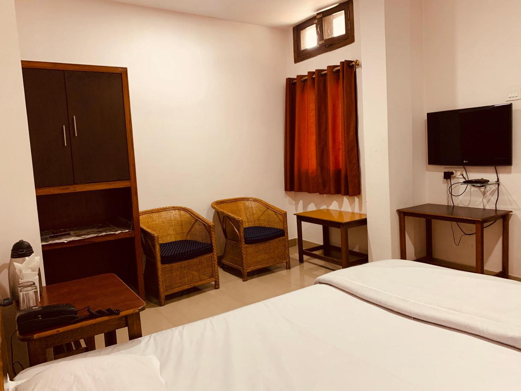 Hotel Devika Dibrugarh Ngoại thất bức ảnh