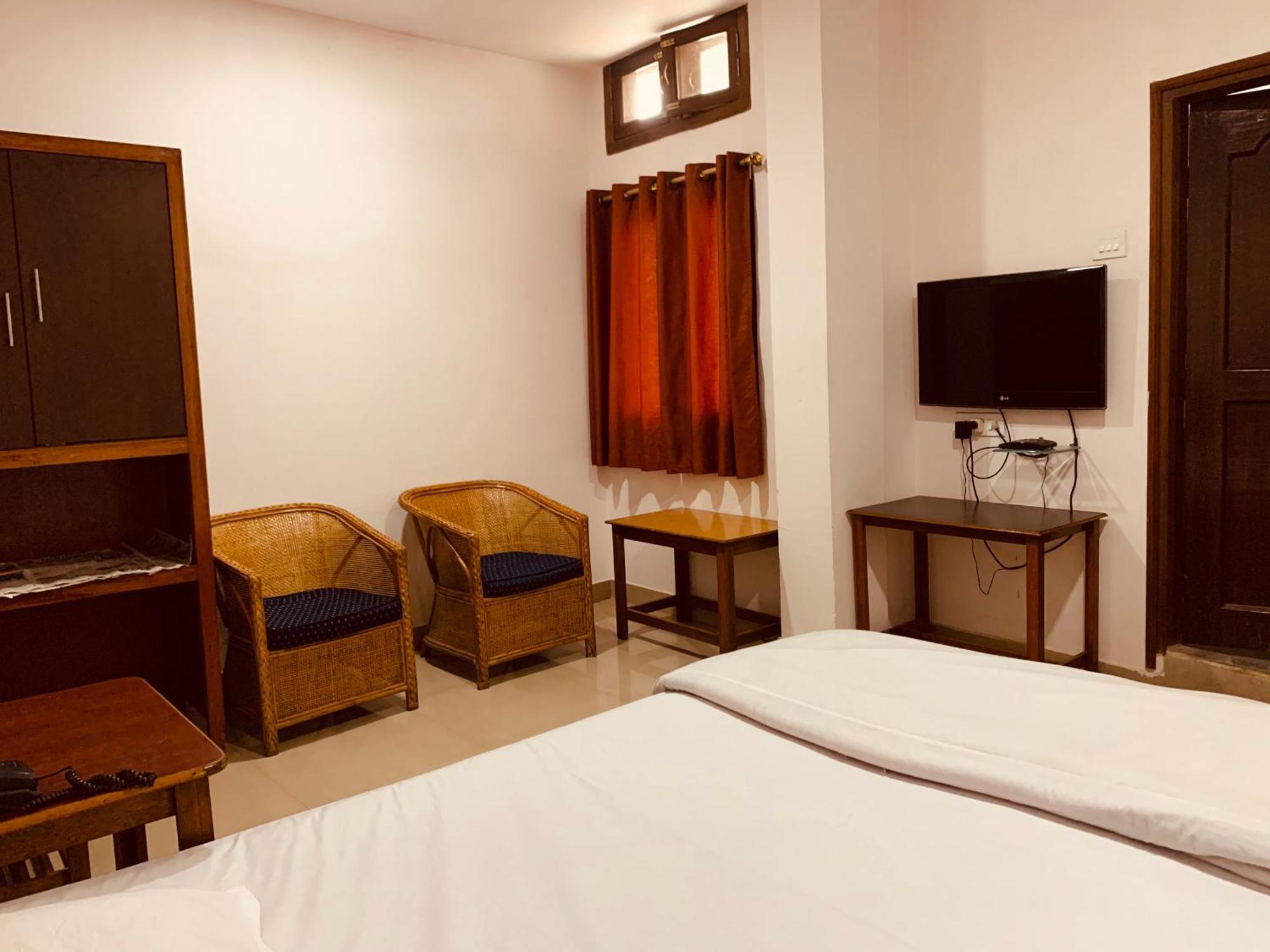 Hotel Devika Dibrugarh Ngoại thất bức ảnh