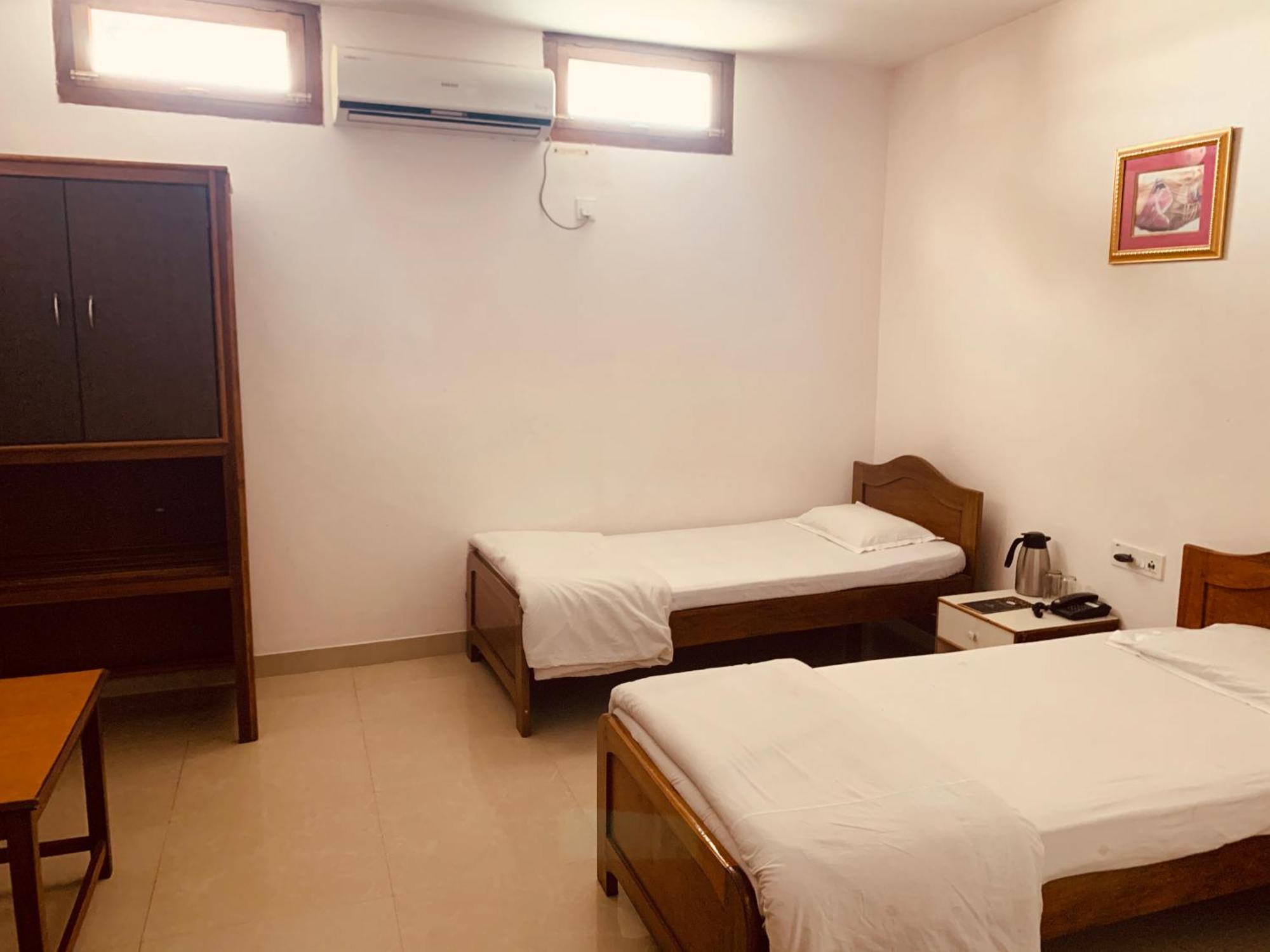 Hotel Devika Dibrugarh Ngoại thất bức ảnh